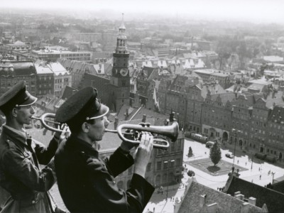 HejnaЕ‚ vom Rathausturm in Breslau (zwei TurmblГ¤ser Trompeter) В© Stefan ArczyЕ„ski, Muzeum Miejskie WrocЕ‚awia